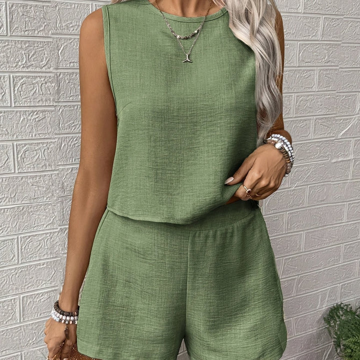 Completo casual da donna con top senza maniche e pantaloncini