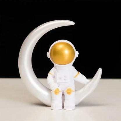 Resin Statues Sculpture Nordic Astronaut Figurine desk Modern Home Decoration Desk Accessories Cute Room Decor Living Room Decor