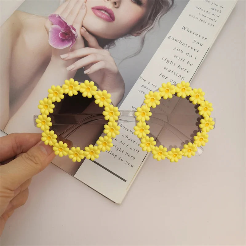 Adult Women Daisy Sunglasses Fashion Ladies Cute Sun Glasses White Round Flowers Bride Gift Bridesmaid Bachelorette Party Favors