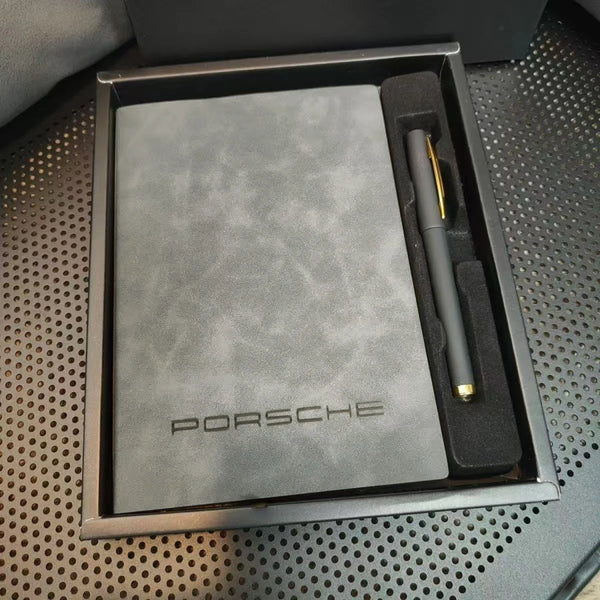 Quaderno retrò A5 con copertina in morbida pelle e penna neutra per Porsche Panamera Cayenne Taycan 911 718 Macan Carrera-GT 928 944 968 944