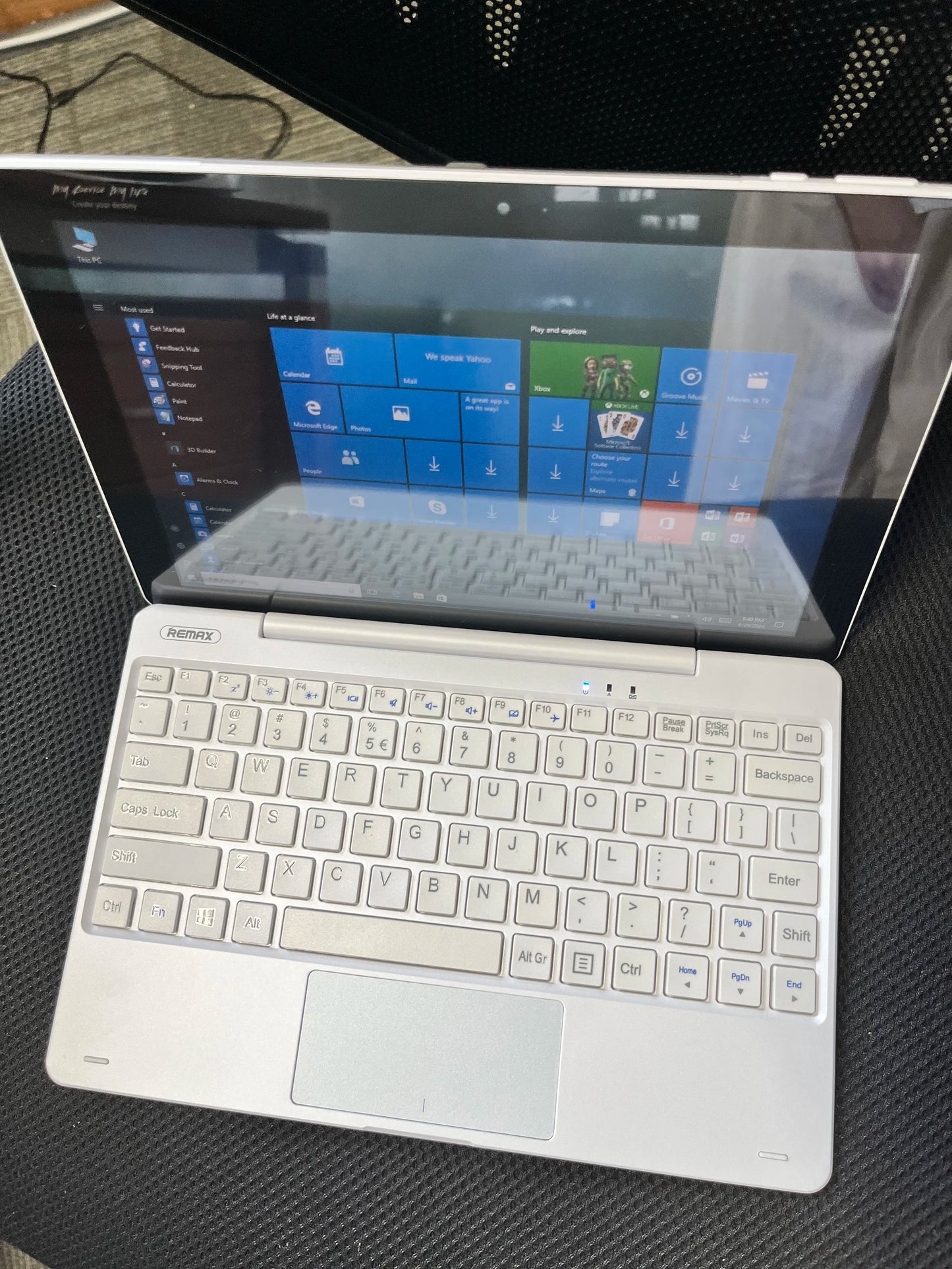 10.1 INCH 64 Bit RE101 WINDOWS 10 Tablet PC Z8350 CPU 2GB DDR RAM 32GB ROM 1280 x 800 IPS HDMI-Compatible Dual Camera USB 3.0